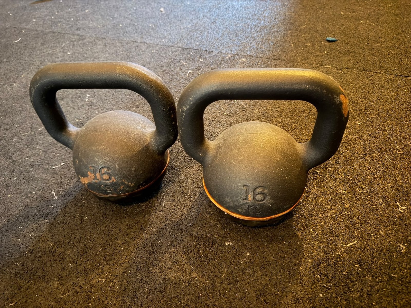 Set van 2 Kettlebells - 16 kg per stuk, Ophalen, Gebruikt, Armen, Kettlebell