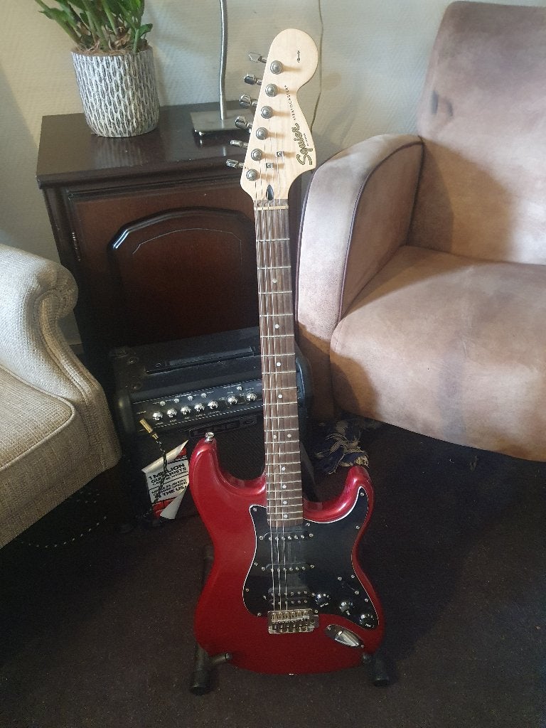 Squier (by Fender) Affinity Stratocaster, Muziek en Instrumenten, Ophalen, Zo goed als nieuw, Solid body, Fender