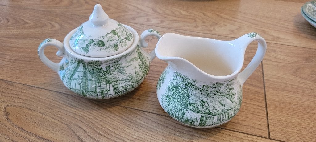 Suikerpot en melkkannetje “Old Inns Series”, Ophalen, Zo goed als nieuw, Porselein, Landelijk/Boerenbont