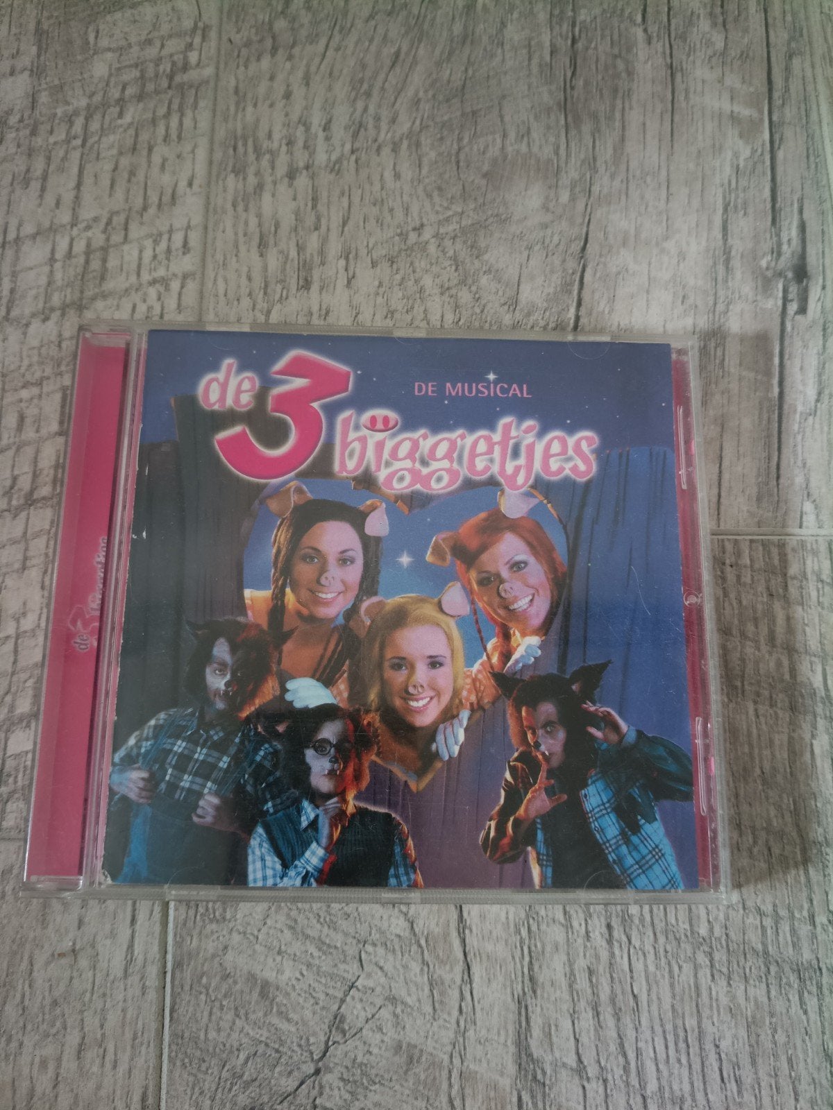 K3 DVD's en CD 'De 3 Biggetjes' - Los of samen te koop, Gebruikt, Alle leeftijden, Familie, Box/collectie