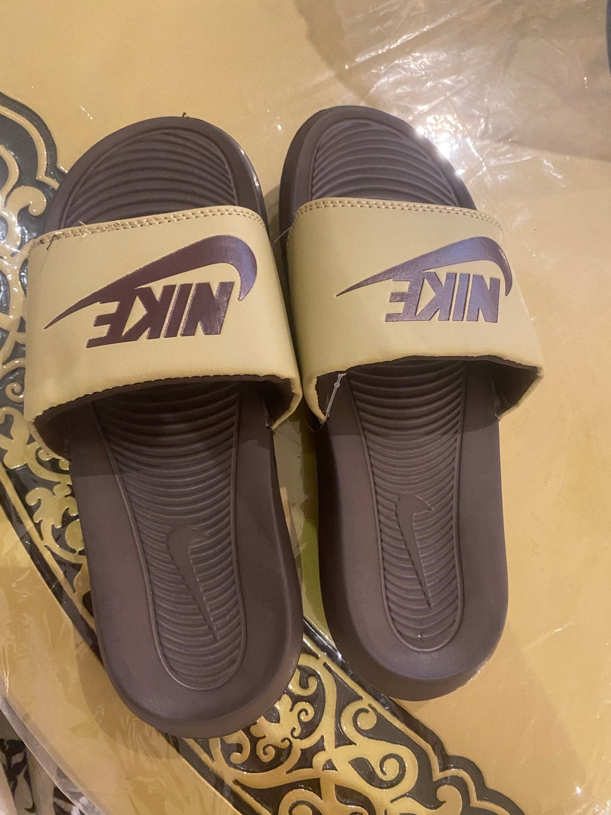 Nike slippers - Zo goed als nieuw, Kleding | Heren, Schoenen, Sandalen, Overige kleuren, Verzenden, Zo goed als nieuw