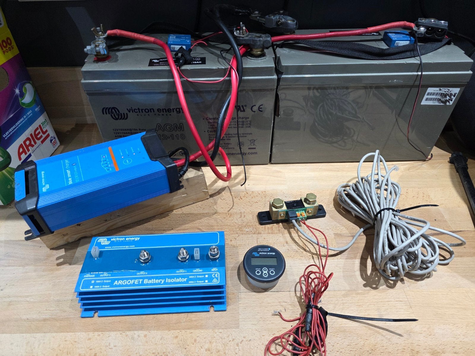 Zeer complete Victron Agm accu set ,lader bluetooth, enz, Caravans en Kamperen, Ophalen, Zo goed als nieuw