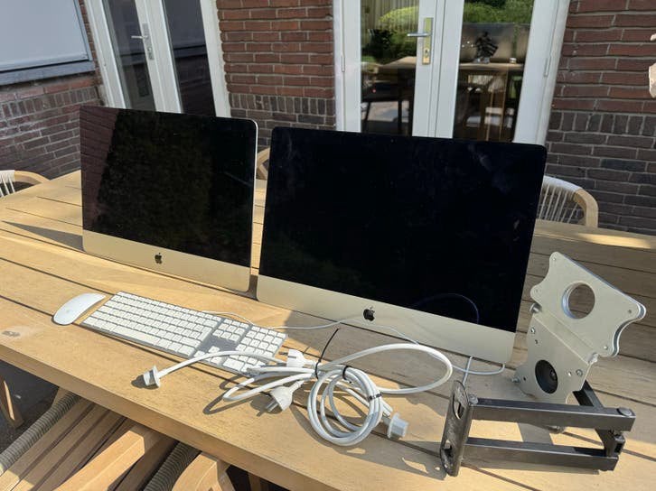 2x Apple iMac met wallmount - Tegen elk aannemelijk bod, Computers en Software, Apple Desktops, Ophalen of Verzenden, Gebruikt