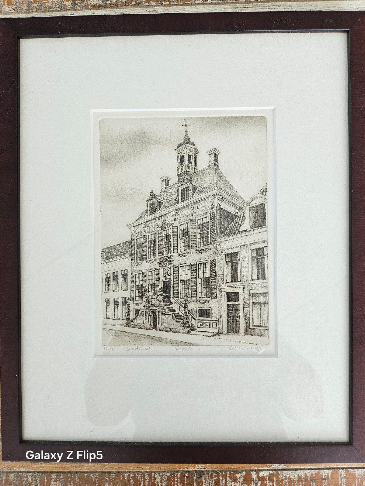 Ets Stadhuis Sneek - A. Wieringa (oplage 5/250), Antiek en Kunst, Ophalen, Stadsgezicht, Ets, Ingelijst
