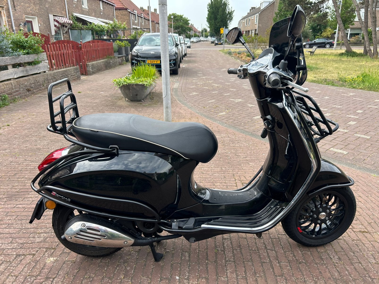 Nette Vespa sprint 2016 vol opties met alarm, Fietsen en Brommers, Scooters | Vespa, Ophalen of Verzenden, Zo goed als nieuw, Benzine