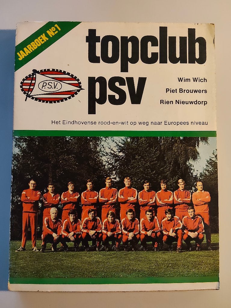 Topclub PSV - jaarboek 1969-1970, Gelezen, Wim Wich, Piet Brouwers en Rien Nieuwdorp, Ophalen of Verzenden, Balsport