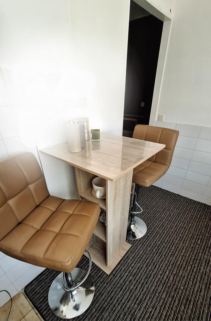 Mooie bartafel met draaistoelen, Ophalen of Verzenden, In hoogte verstelbaar, Zo goed als nieuw