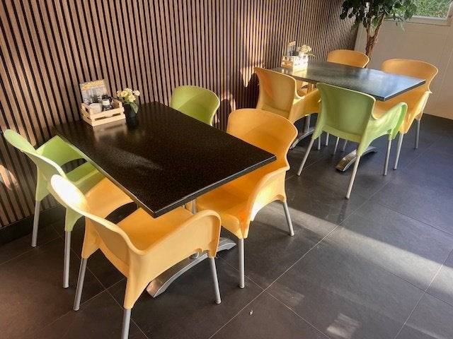 Horeca meubilair: tafels en stoelen, Ophalen, Gebruikt, Meubilair