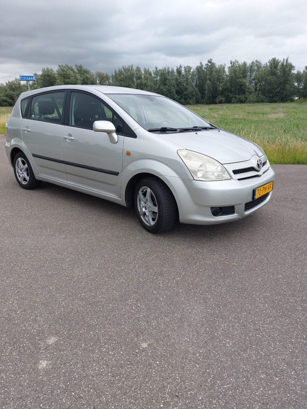 Toyota Corolla Verso 1.8 Vvt-i AUT 7P 2004 Grijs, 4 cilinders, 129 pk, 7 stoelen, Origineel Nederlands