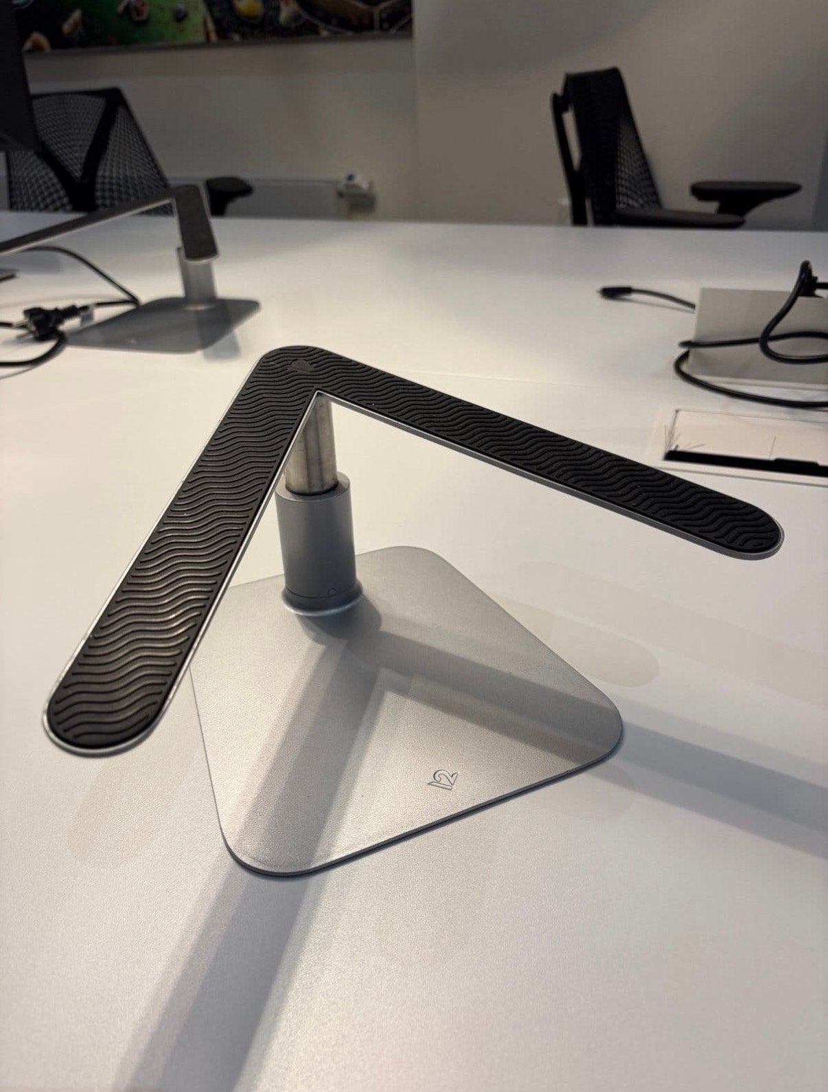 HiRise laptopstandaard (in hoogte verstelbaar), Ophalen of Verzenden, Gebruikt, In hoogte verstelbaar