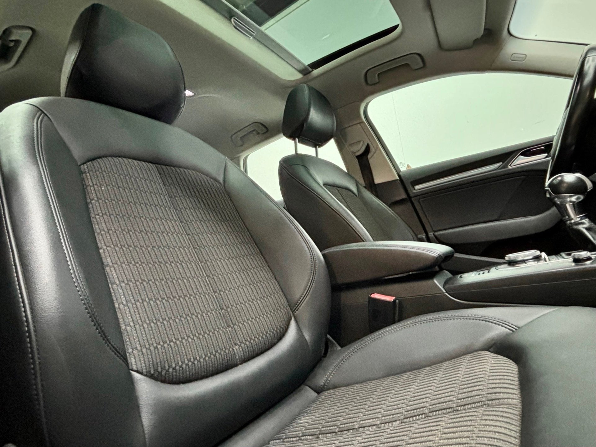 Audi A3 Sportback 1.4 E-tron Sport Pano € 8000,= aan verni, Auto's, Audi, 8 kWh, Gebruikt, Euro 6, 4 cilinders