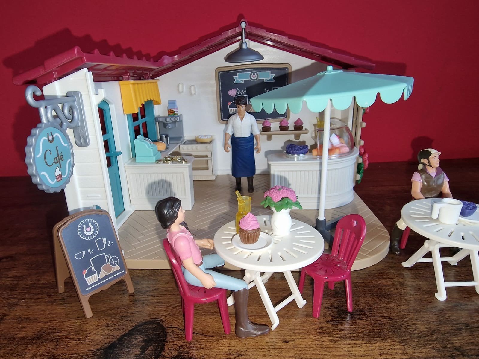 uitgebreide set schleich café, Poppenhuis, ., Ophalen of Verzenden, Zo goed als nieuw