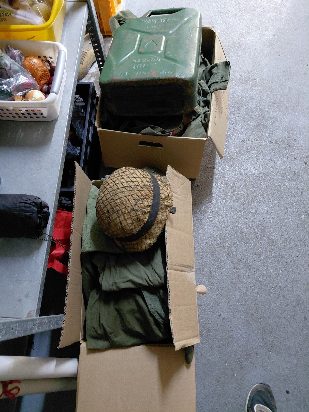 HEEL VEEL MILITAIRE NETTE HELE EN SCHONE KLEDING . 2 PAAR LE, Ophalen of Verzenden, Landmacht, Nederland, Kleding of Schoenen