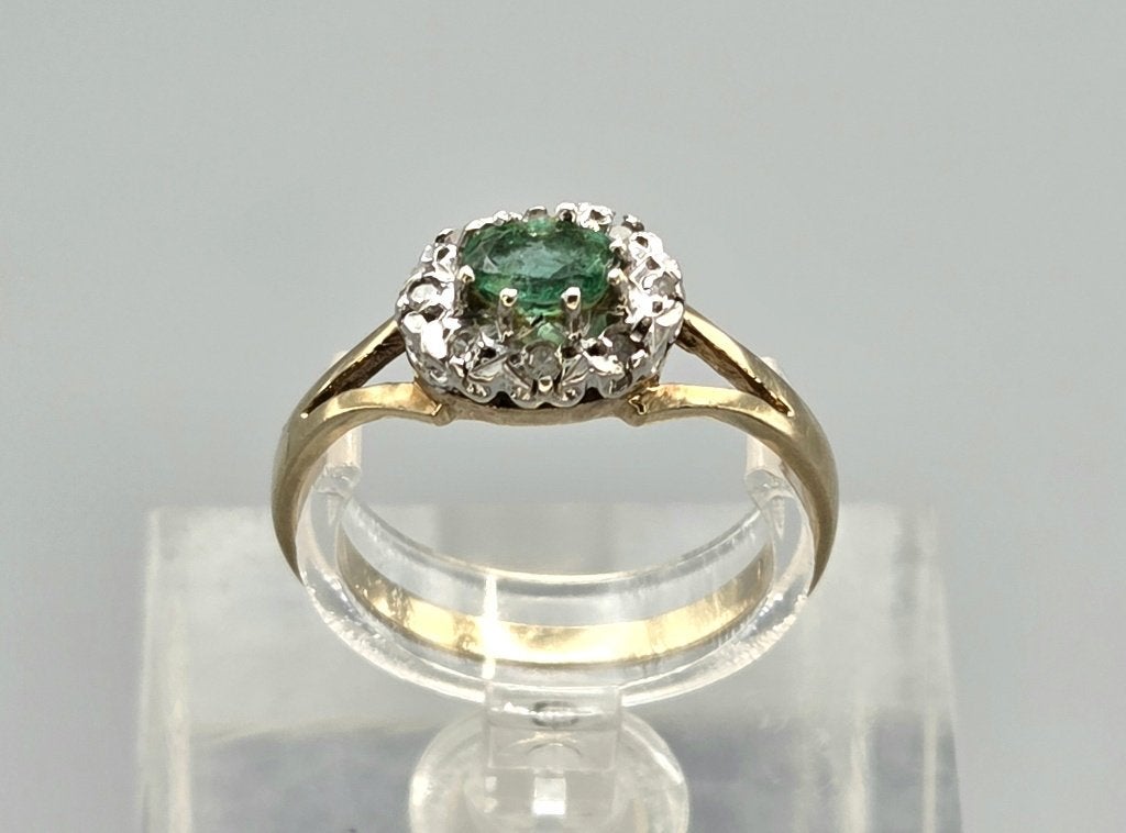 Gouden Vintage ring edelsteen smaragd en diamanten. 2026/467