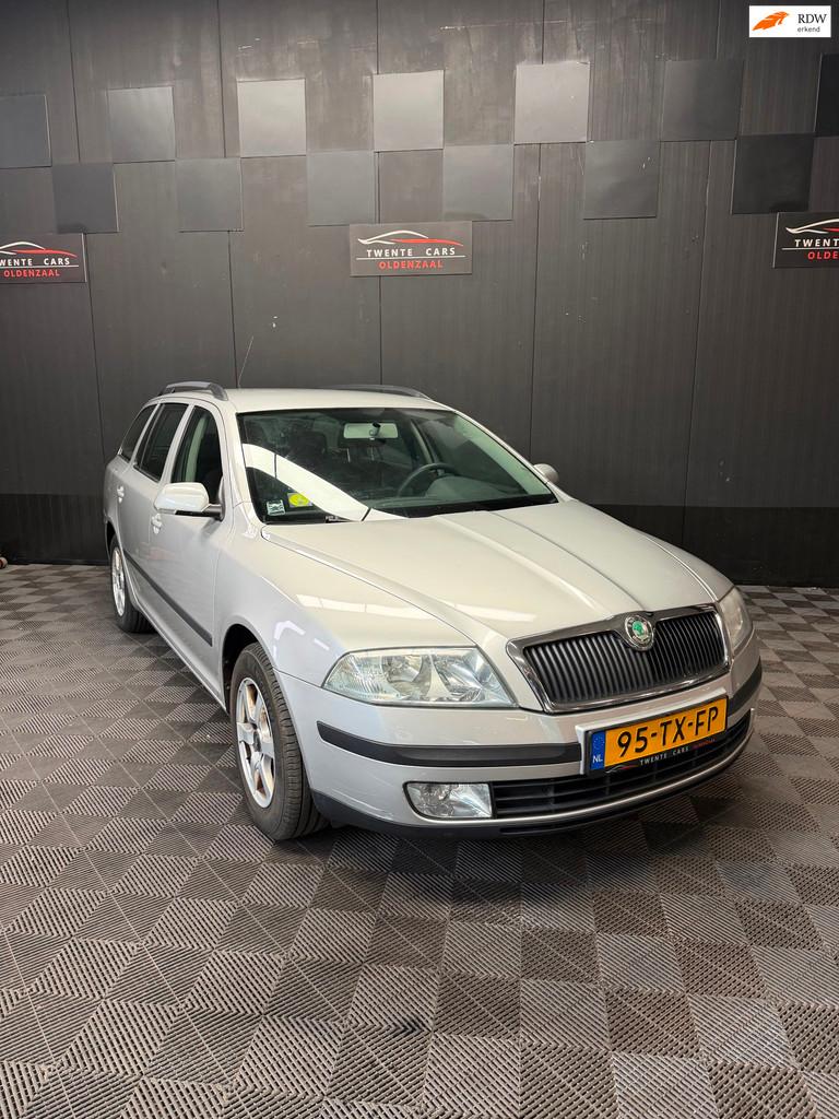 Skoda Octavia Combi 1.6 Ambiente | Airco | Cruise | Nieuwe A, Auto's, Skoda, Voorwielaandrijving, Stof, Gebruikt, Zwart