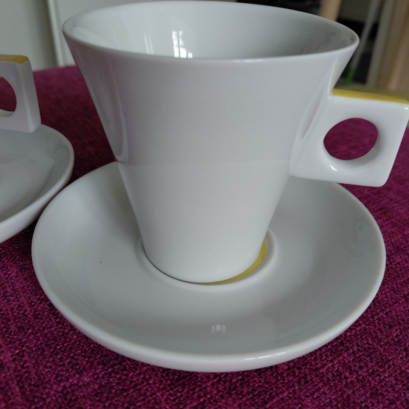 Nescafé Dolce Gusto kop en schotel set - 2 stuks, Overige merken, Keramiek, Ophalen of Verzenden, Zo goed als nieuw