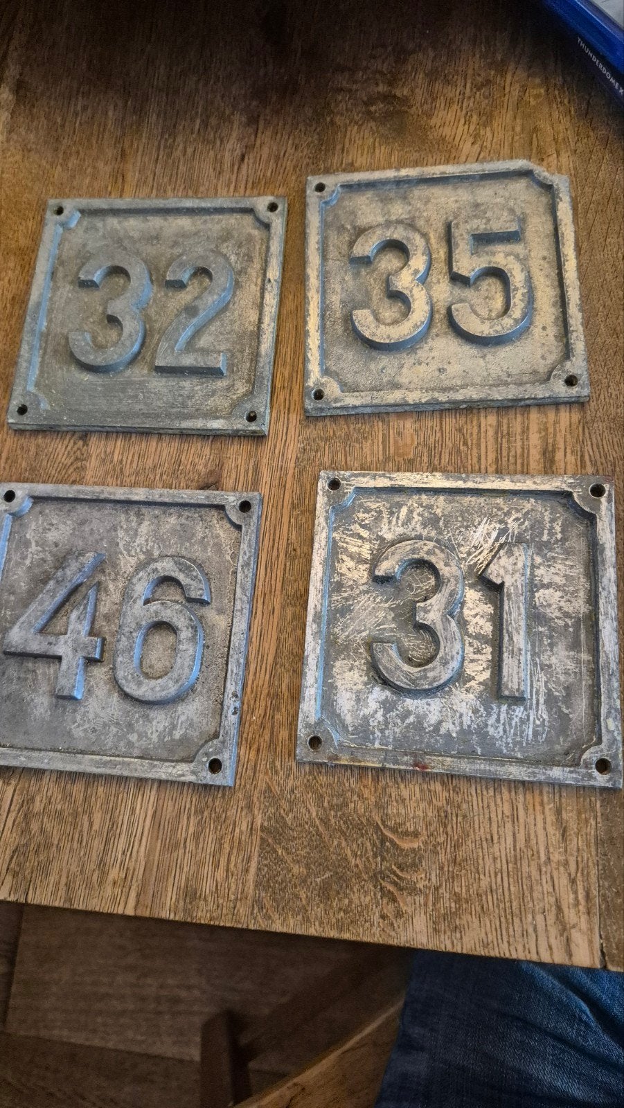 Vintage Huisnummers - Set van 4 (31, 32, 35, 46), Ophalen of Verzenden