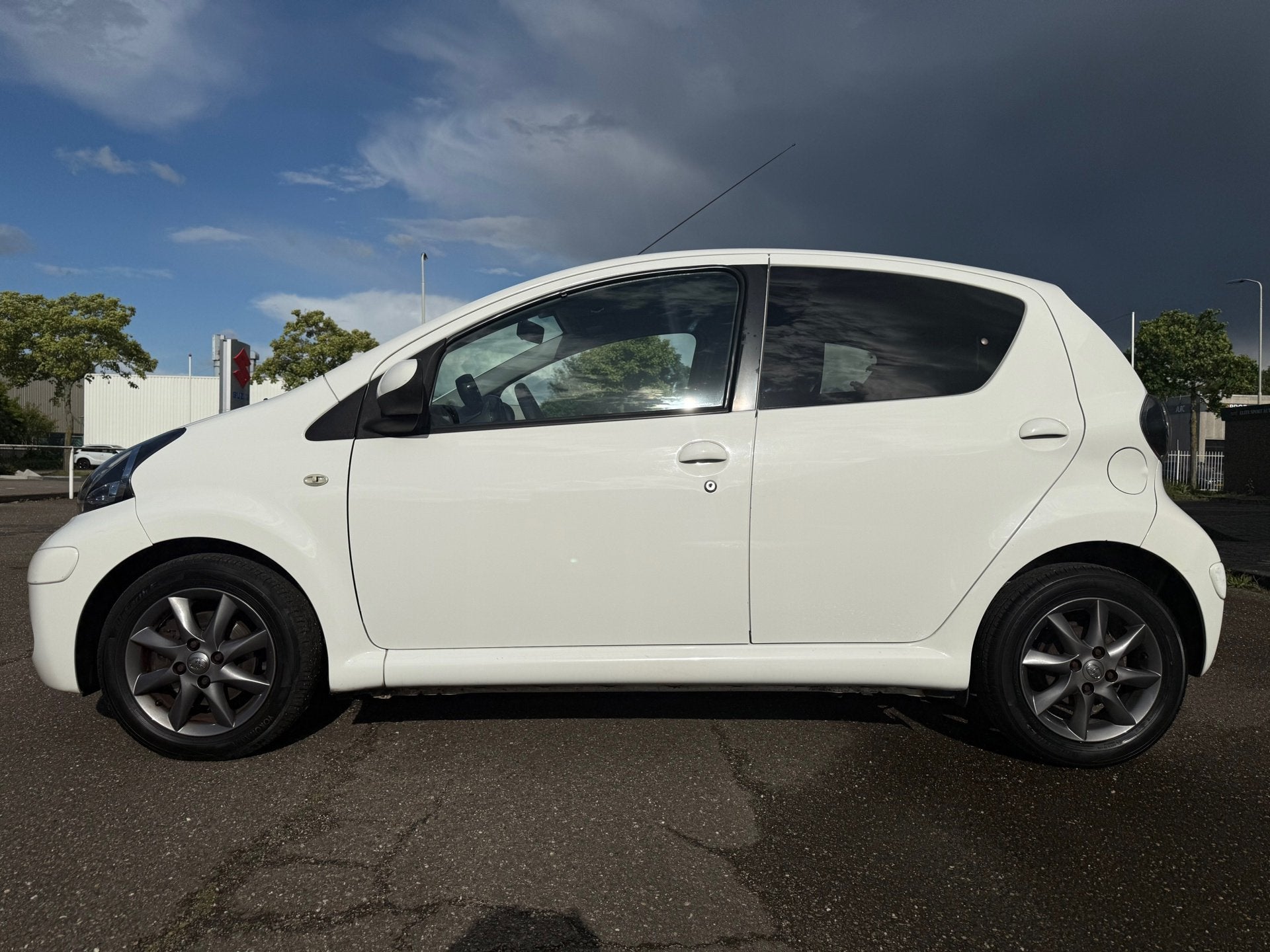 Toyota Aygo 1.0-12V Dynamic Navigator I Airco I Navigatie I, Auto's, Voorwielaandrijving, Euro 5, Stof, Gebruikt