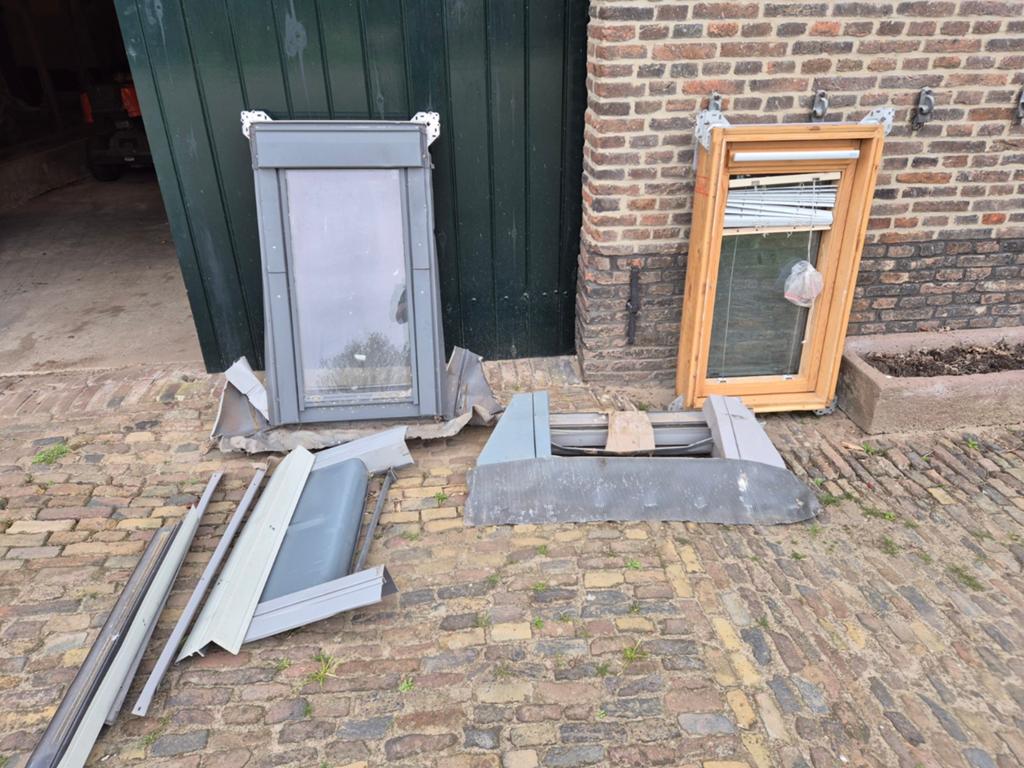 Twee gebruikte velux dakramen 55x100, Doe-het-zelf en Verbouw, Glas en Ramen, Ophalen, Gebruikt, Minder dan 80 cm, 80 tot 120 cm