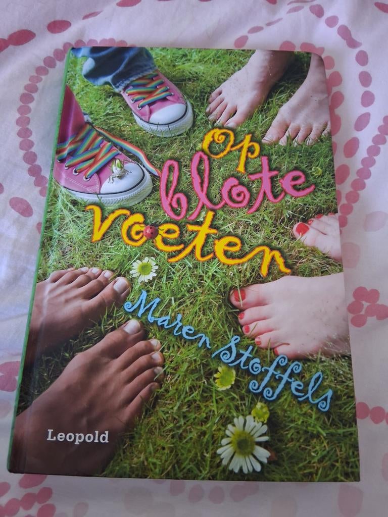 Op blote voeten - Maren Stoffels (Jeugdboek), Boeken, Ophalen of Verzenden, Zo goed als nieuw, Maren Stoffels, Fictie