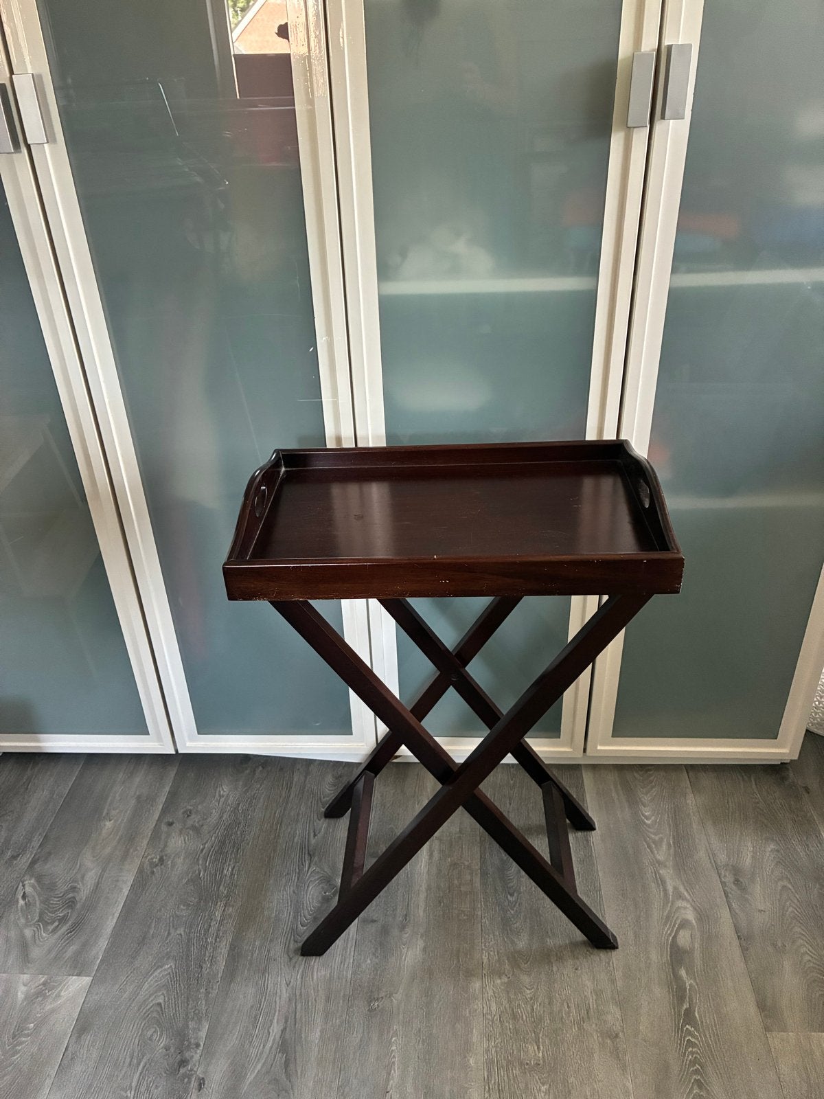 Mooie butlertray met dienblad - H75xB31xD32 cm, Ophalen of Verzenden, Gebruikt, Bruin, Hout