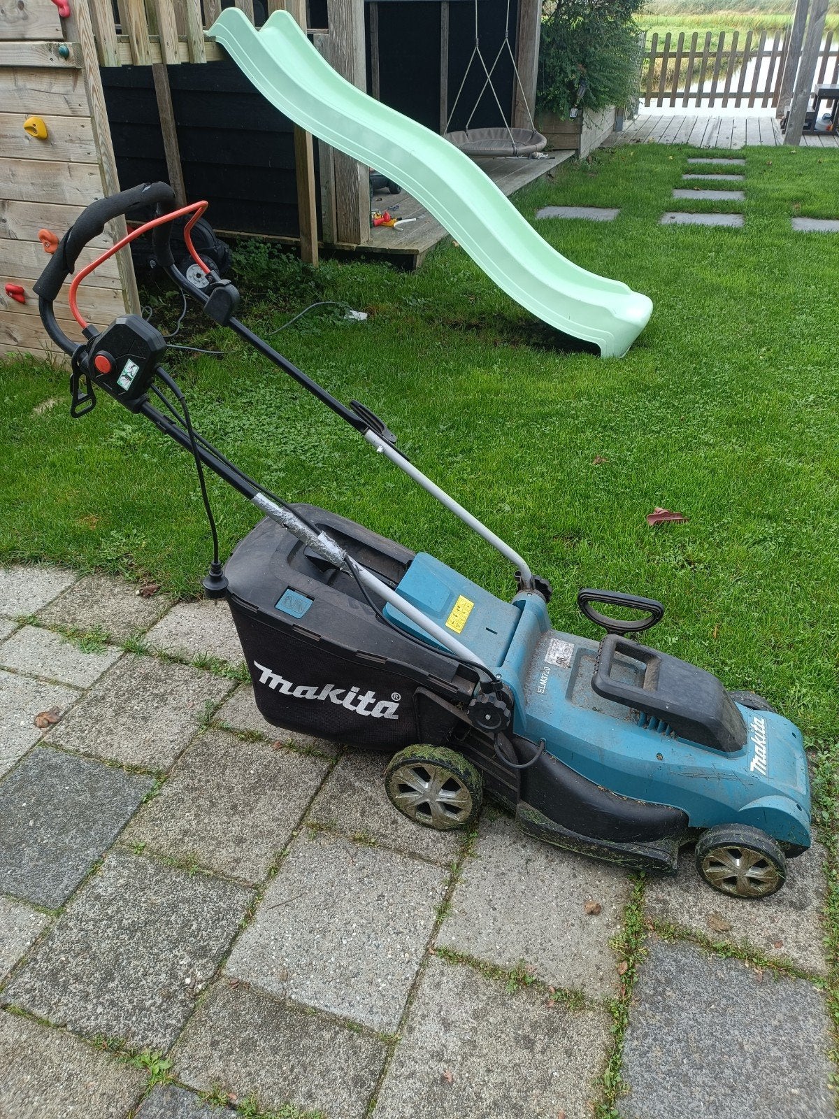 Makita grasmaaier, Tuin en Terras, Ophalen, Gebruikt, Elektrische grasmaaier, Makita