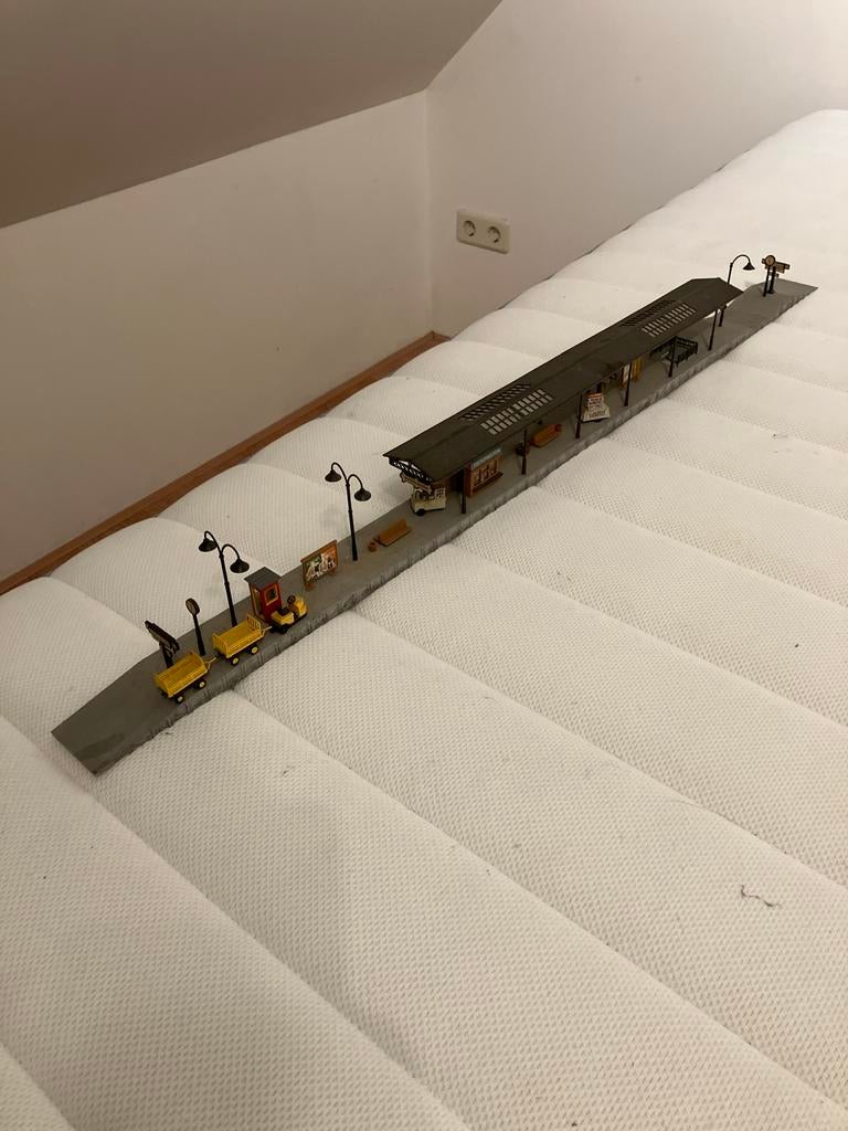 Modelspoorperron H0  met accessoires, Gebruikt, Gelijkstroom of Wisselstroom, Brug, Tunnel of Gebouw, Ophalen
