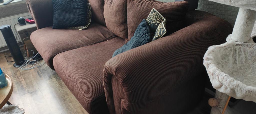 Comfortabele bruine ribcord bank - 2-zits, Modern, Comfortabel, Gebruikt, Tweepersoons, 75 tot 100 cm