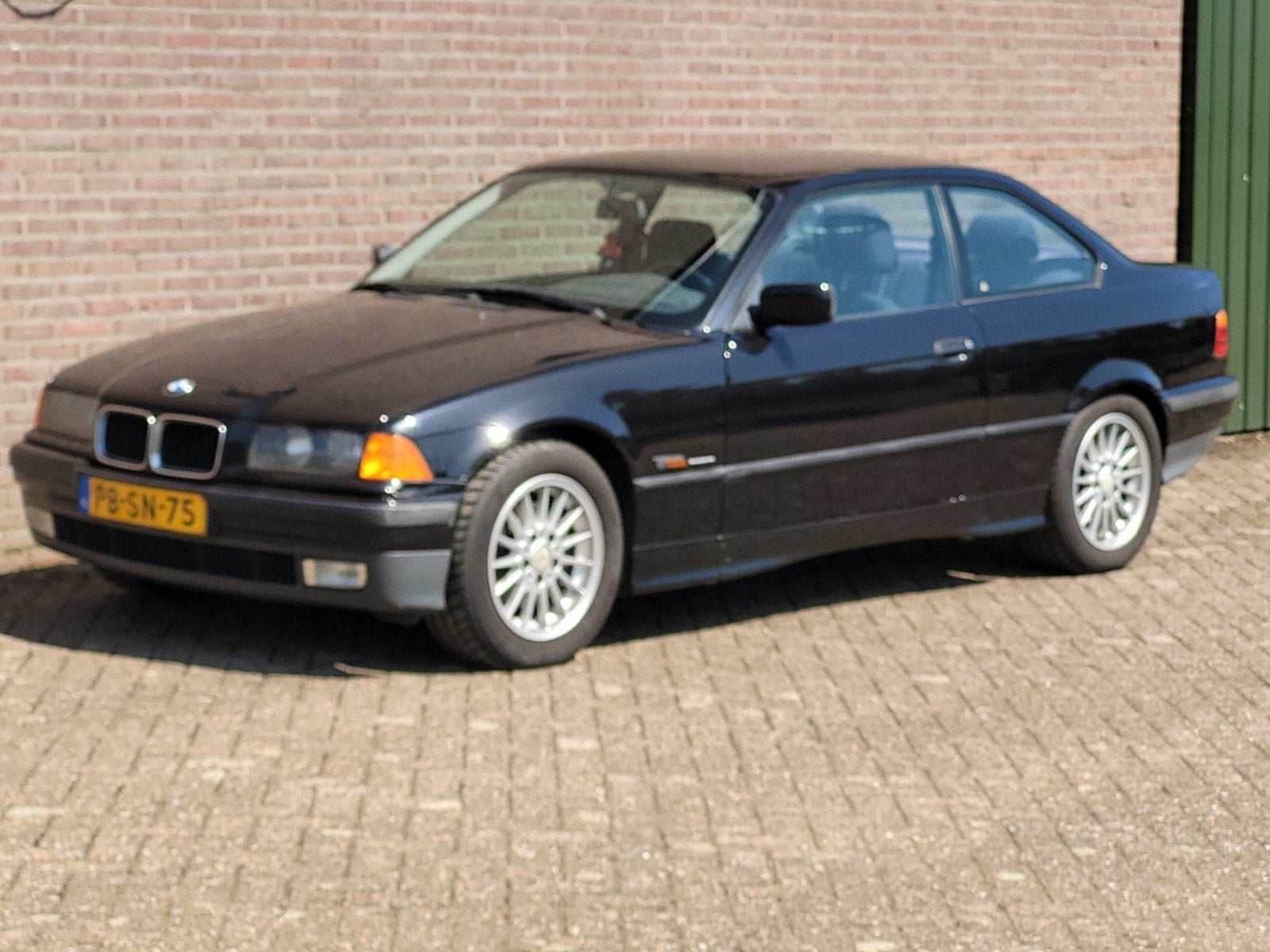 BMW 3-Serie 2.5 I 323 Coupe 1996 Zwart, Auto's, Achterwielaandrijving, 2494 cc, Zwart, Origineel Nederlands
