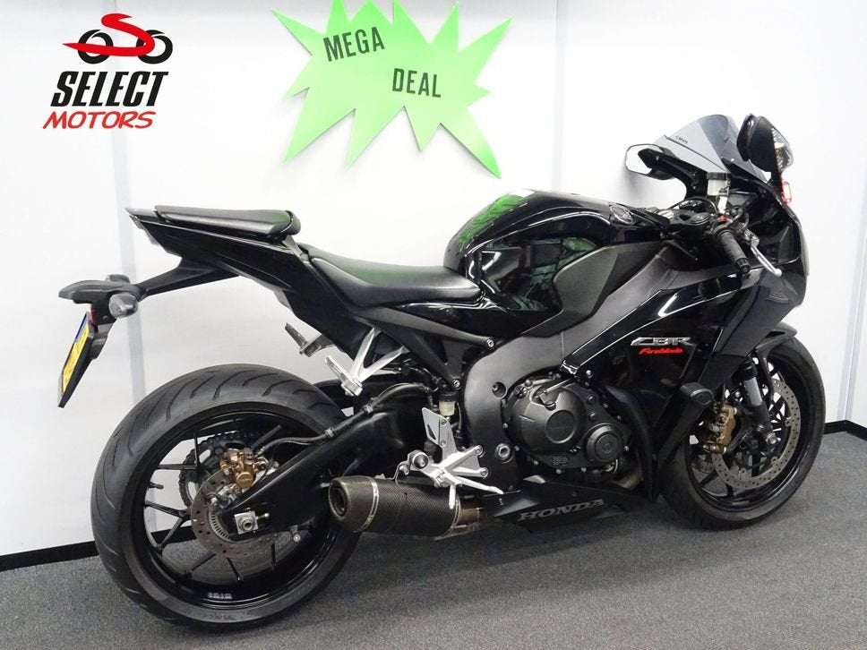 HONDA CBR 1000 RR FIREBLADE CBR1000RR SC59 (2016), Motoren, Motoren | Honda, HONDA, 4 cilinders, Motorrijbewijs A, Onbekend