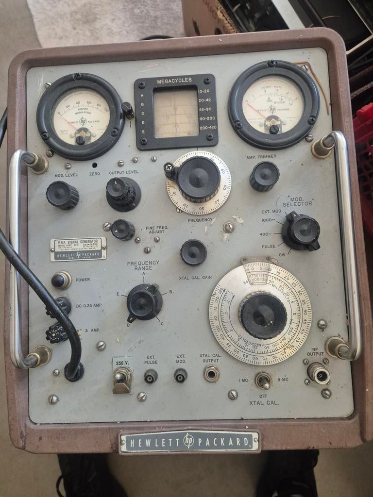 Hewlett Packard V.H.F. Signaal Generator Model 608D, Antiek en Kunst, Ophalen of Verzenden