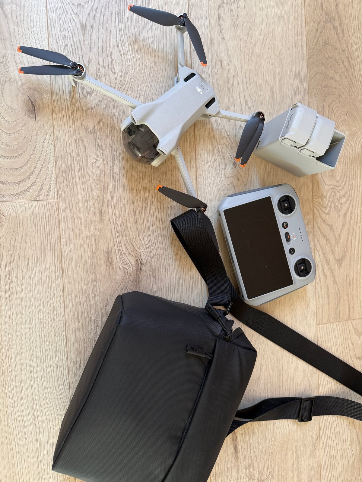 DJI Mini 3 Pro Fly More Combo met RC-controller, Audio, Tv en Foto, Drones, Zo goed als nieuw, Cameradrone, Topkwaliteit, DJI