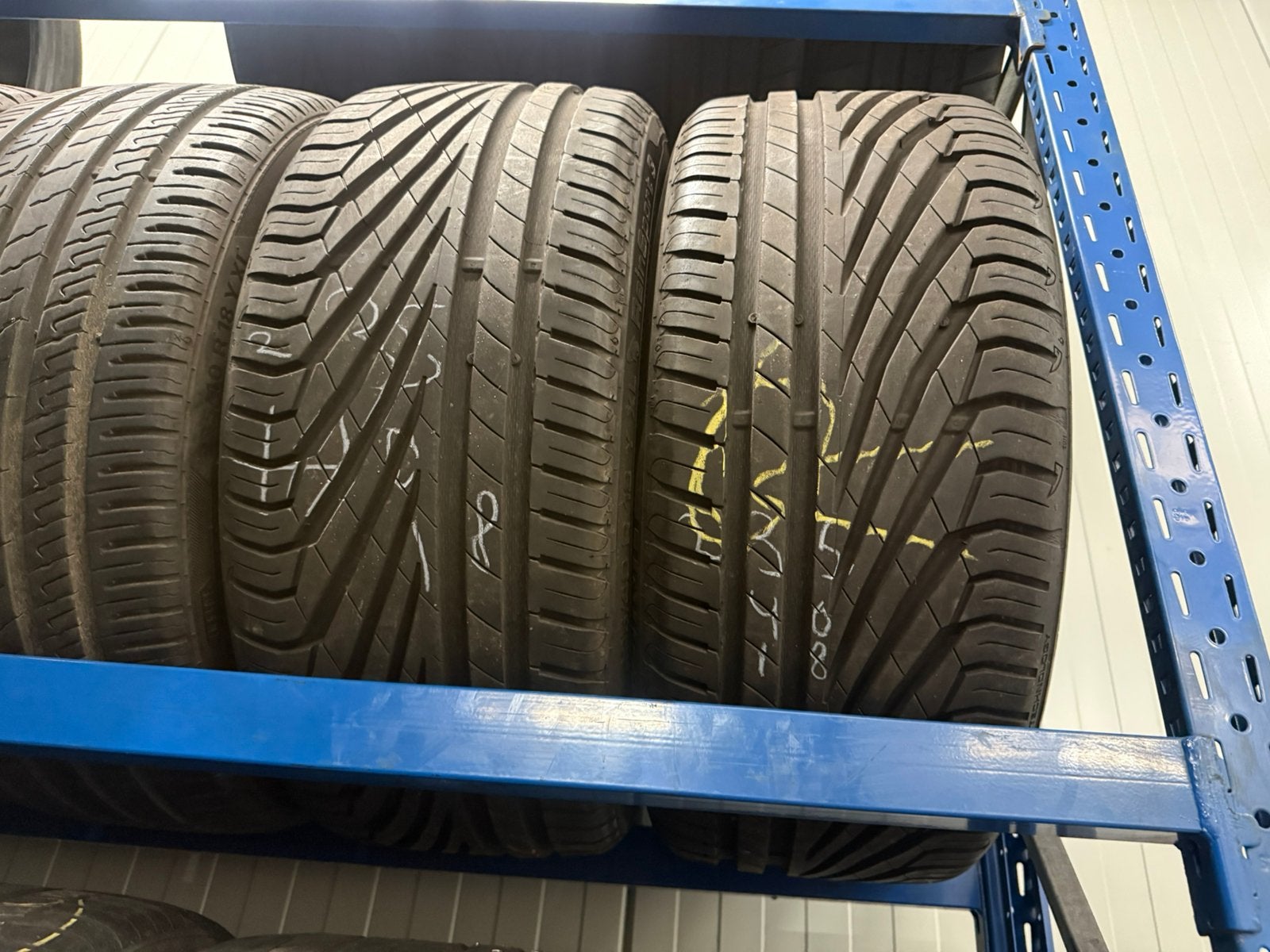 2x 235 40 18 Uniroyal rainexpert 7MM+, Auto-onderdelen, Banden en Velgen, Gebruikt, 265 mm, Band(en), Personenwagen