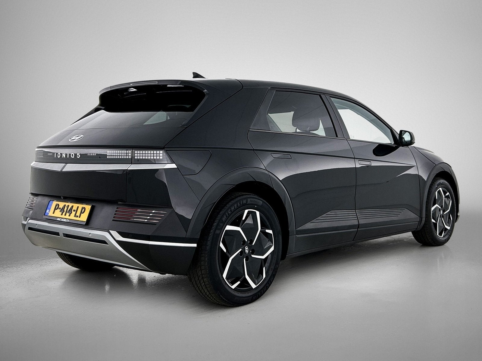 Hyundai IONIQ 5 Connect 73kWh | Camera | Navi | Clima | 12 m, Auto's, Automaat, Gebruikt, Leder en Stof, Zwart