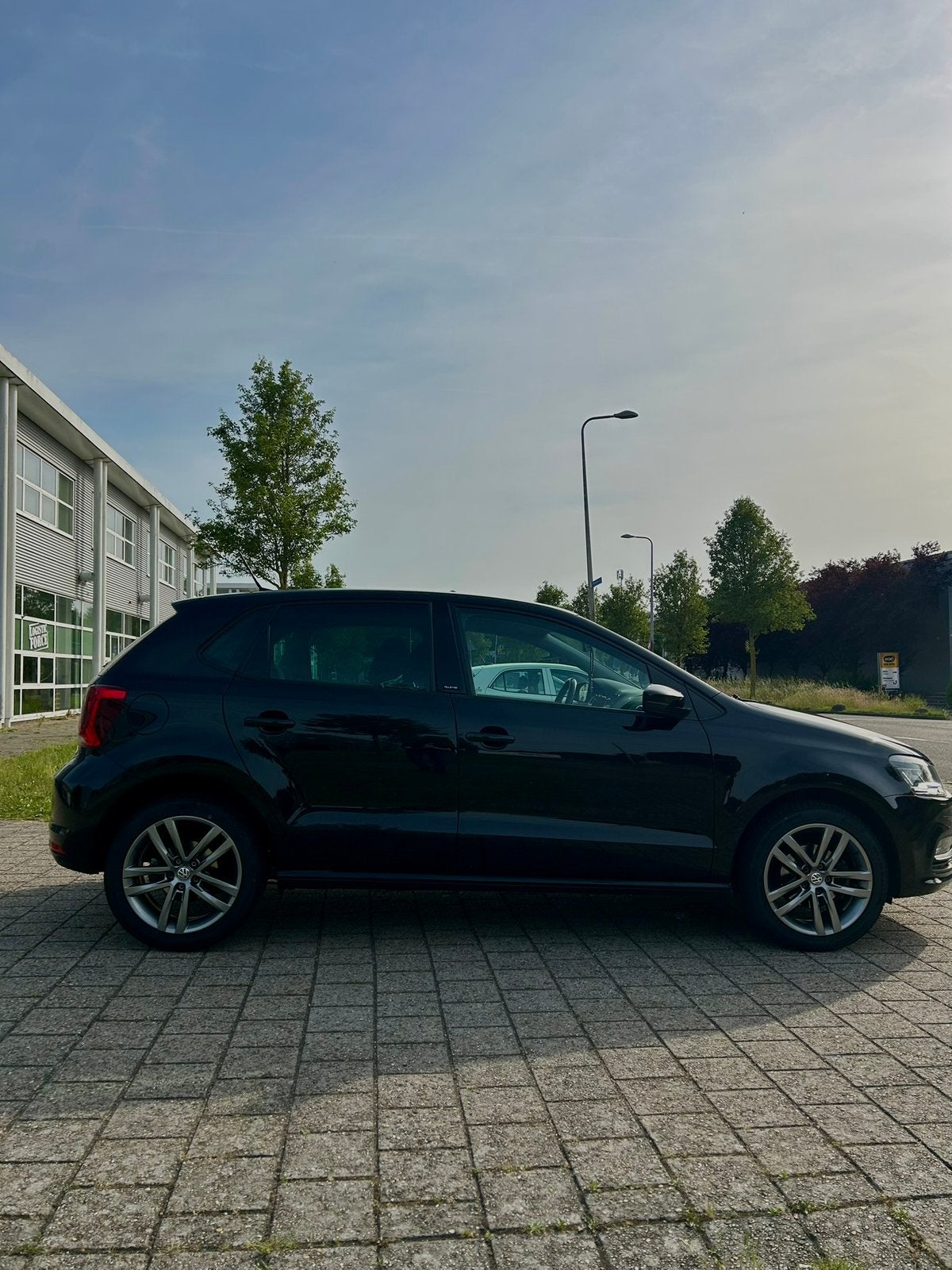 VOLKSWAGEN POLO 1.2 TSI HIGHLINE ALLSTAR LED PDC NAVI CLIMA, Auto's, USB, 4 cilinders, Zwart, Handgeschakeld