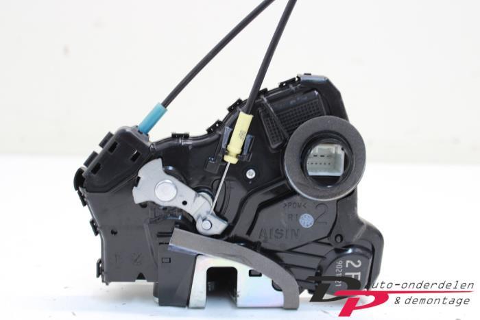 Deurslot Mechaniek 2Deurs rechts van een Toyota IQ, Gebruikt, -, -, Ophalen of Verzenden