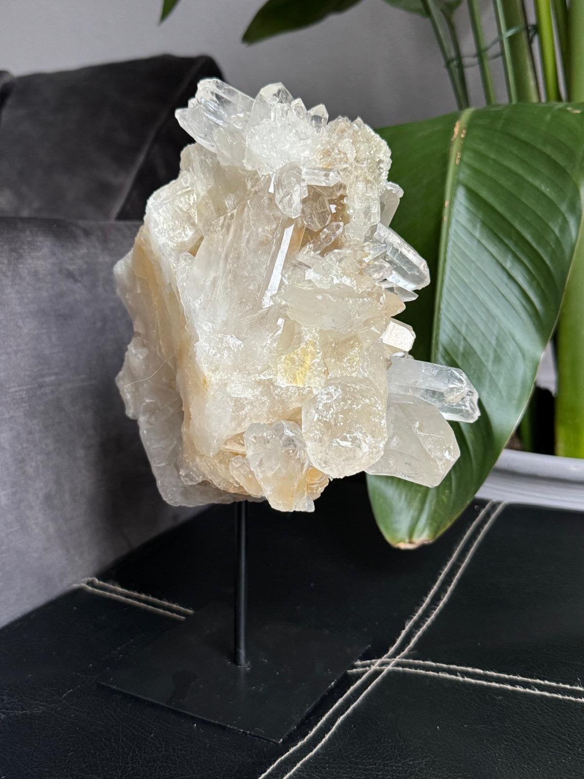 Groot stuk bergkristal op standaard 3,2KG, Verzamelen, Mineralen en Fossielen, Ophalen of Verzenden, Mineraal