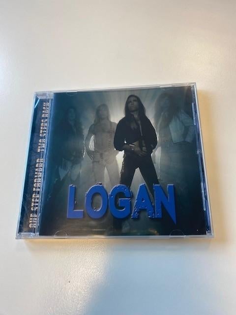 CD - LOGAN - ONS STEP FORWARDS-TWO STEPS BACK - 2023 - SS, Verzenden, Nieuw in verpakking