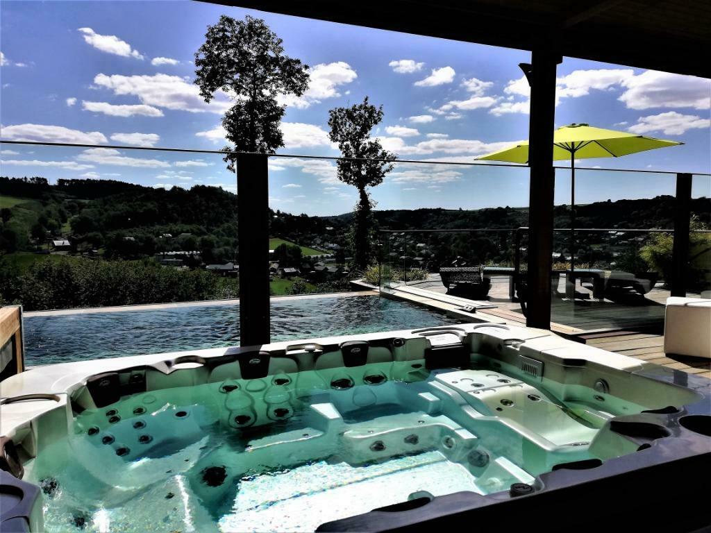 ARDENNEN DURBUY LUXE CHALET TE HUUR + UNIEK WELLNESS CENTER, 15 personen, 4 of meer slaapkamers, Open haard, Landelijk
