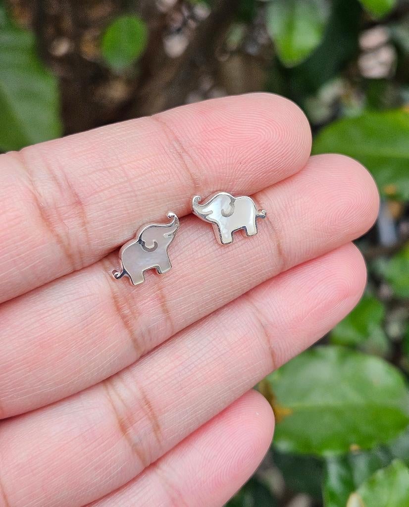 Parelmoer Olifant Oorknoppen Friends - Echt Zilver, Info@lavicollection.com, Nieuw, Ophalen of Verzenden, Hoofdstraat 18C