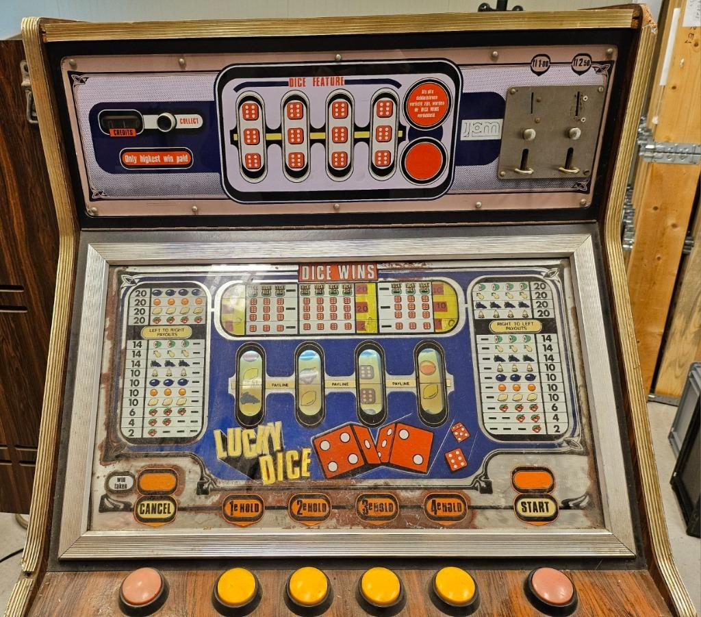 Antieke gokkast speelkast Lucky Dice, Verzamelen, Overige munten, Ophalen, Gebruikt