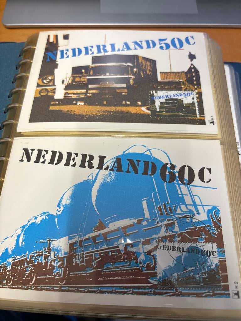 Maximumkaarten R1 tm R157 in album, Postzegels en Munten, Postzegels | Nederland, Ophalen of Verzenden, Na 1940, Gestempeld