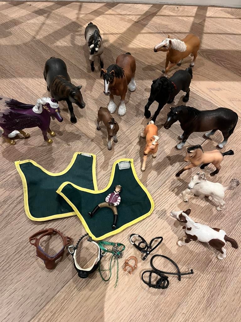 Grote schleich collectie met stal en jeep, Ophalen of Verzenden, Zo goed als nieuw, Paard, Beeldje of Figuurtje