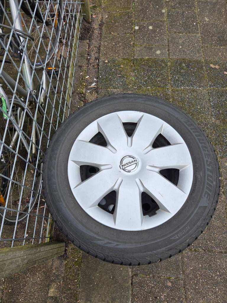 Nissan Winterbanden 185/65R15 met velg, Auto-onderdelen, Banden en Velgen, Gebruikt, 15 inch, Banden en Velgen, Personenwagen