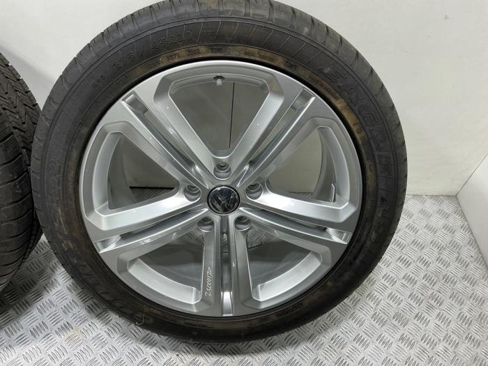 Sportvelgenset + banden van een Volkswagen Touareg (Touareg, Auto-onderdelen, Banden en Velgen, 12 maanden garantie, Gebruikt