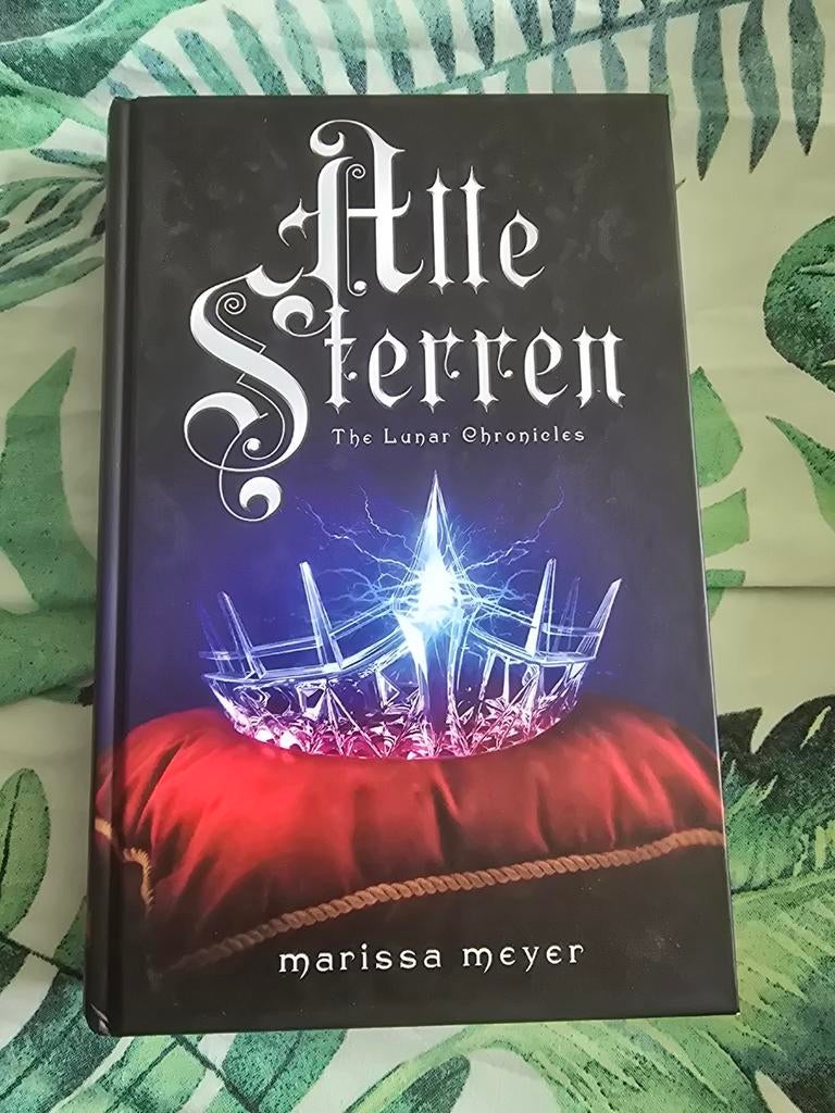 Marissa Meyer: Alle Sterren (Lunar Chronicles) hc Nederlands, Boeken, Fantasy, Ophalen of Verzenden, Gelezen