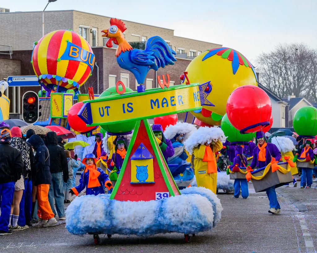 Carnavalswagen loopgroep spelkar windroos, Hobby en Vrije tijd, Feestartikelen, Ophalen, Gebruikt, Feestartikel, Carnaval