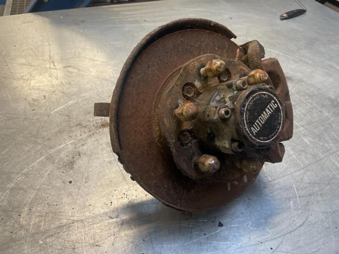 Fusee links-voor van een Nissan Terrano, Gebruikt, -, -, Ophalen of Verzenden