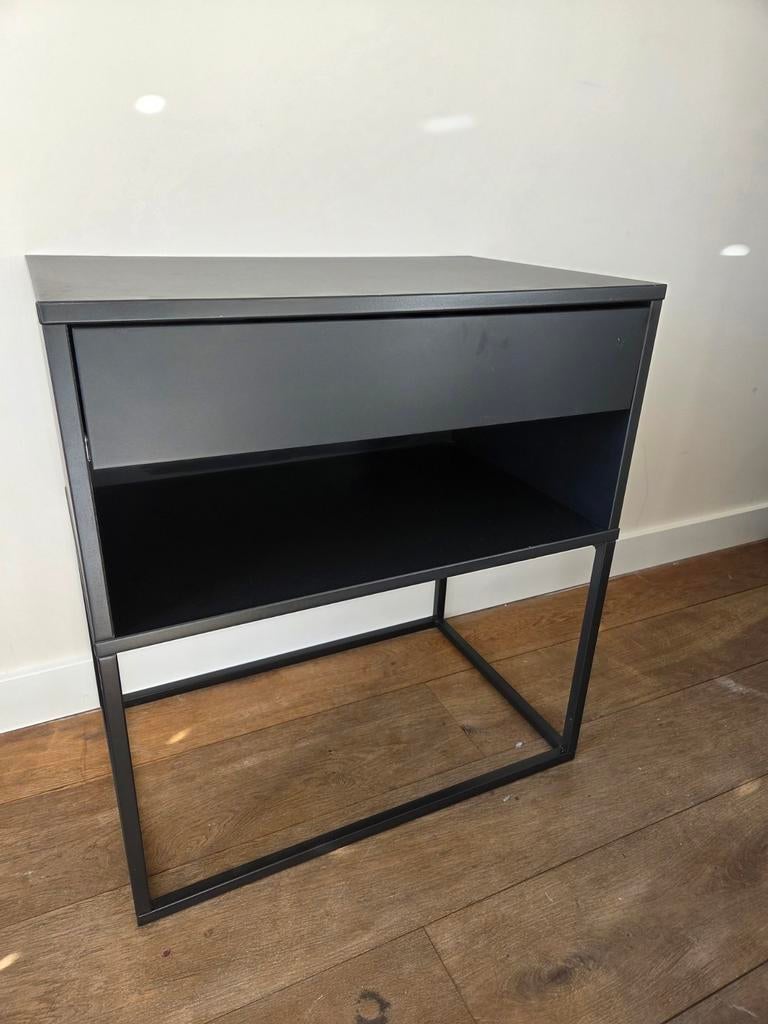 Ikea Vikhammer nachtjes zwart 60x39x65, Ophalen, Minder dan 45 cm