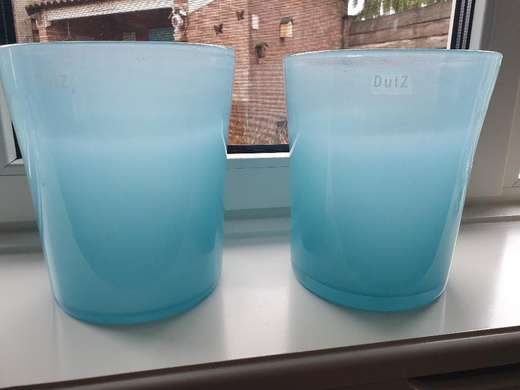 2 turquoise blauwe DUTZ vazen, Huis en Inrichting, Woonaccessoires | Vazen, Blauw, Ophalen of Verzenden, Minder dan 50 cm, Glas